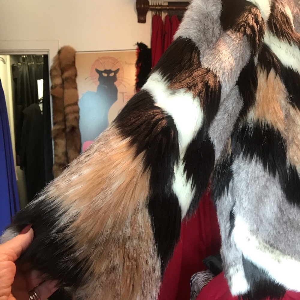 🖤 ❤️ NWOT ❤️🖤GORGEOUS FAUX FUR JACKET . . . - Picture 5 of 7